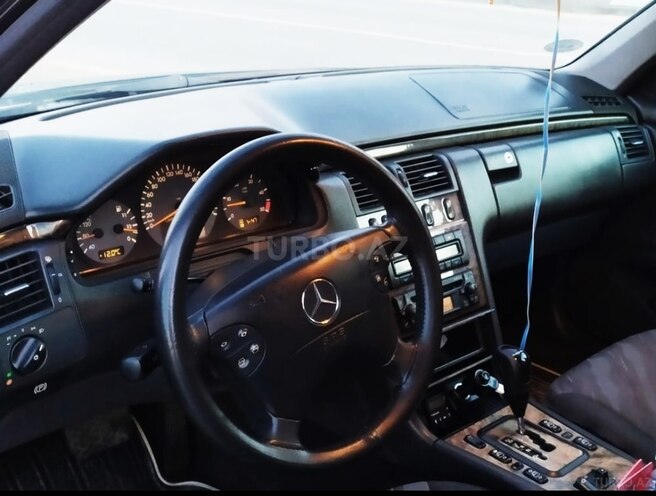 Mercedes E 270 2001, 390,000 km - 2.7 l - Bakı