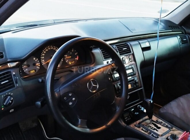 Mercedes E 270 2001, 309,000 km - 2.7 l - Bakı