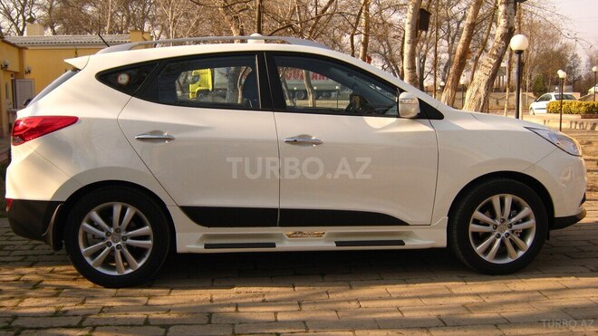 Hyundai ix35 2010, 150,000 km - 2.4 л - Salyan