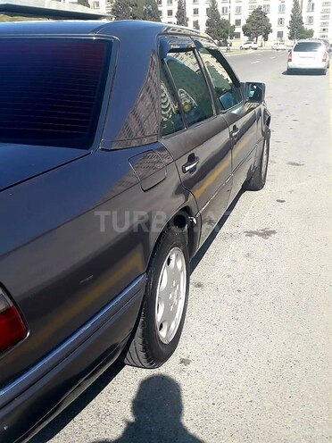 Mercedes E 220 1994, 358,000 km - 2.2 л - Bakı
