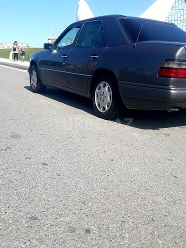 Mercedes E 220 1994, 358,000 km - 2.2 л - Bakı