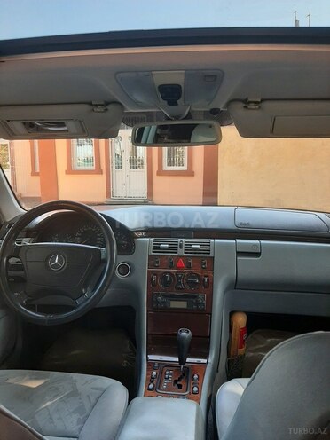 Mercedes E 240 1998, 247,000 km - 2.4 l - Bakı