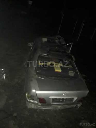Mercedes E 230 1997, 300,000 km - 2.3 l - Zaqatala
