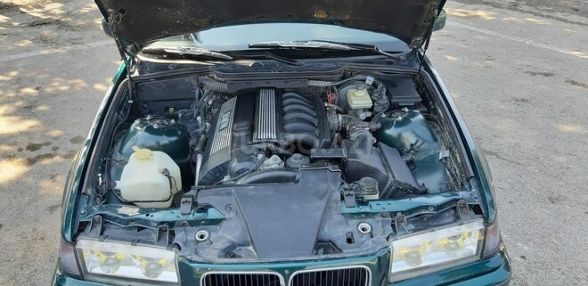BMW 320 1996, 235,000 km - 2.0 l - Salyan