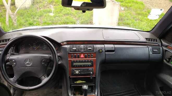 Mercedes E 230 1995, 502,000 km - 2.3 l - Bakı