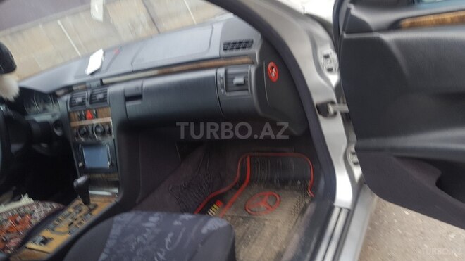 Mercedes E 240 1999, 322,000 km - 2.4 l - Quba