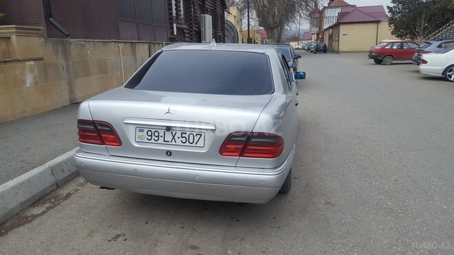 Mercedes E 240 1999, 322,000 km - 2.4 l - Quba