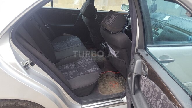 Mercedes E 240 1999, 322,000 km - 2.4 l - Quba