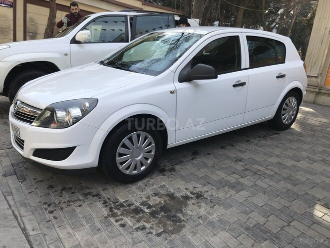 Opel Astra 2010, 137,000 km - 1.4 l - Bakı