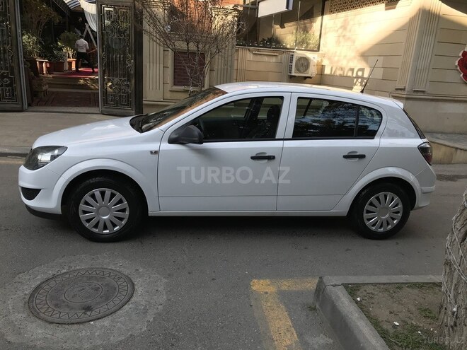 Opel Astra 2010, 137,000 km - 1.4 l - Bakı