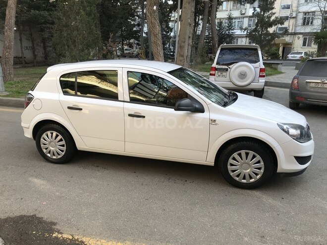 Opel Astra 2010, 137,000 km - 1.4 l - Bakı