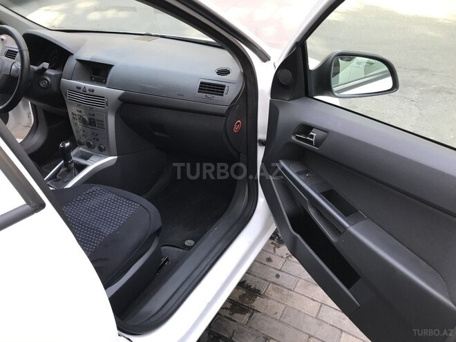 Opel Astra 2010, 137,000 km - 1.4 l - Bakı