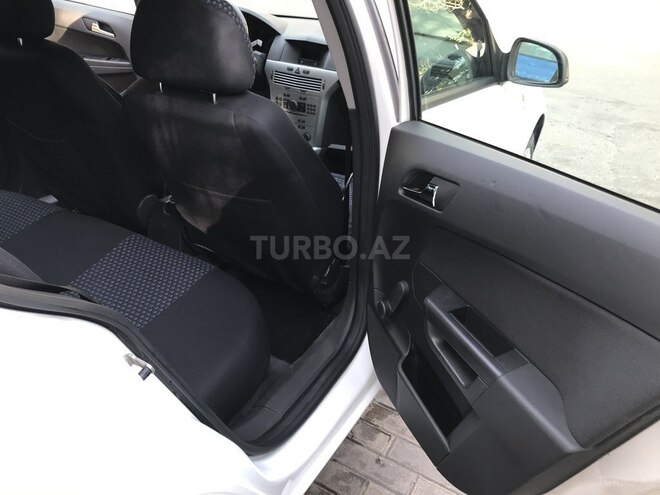 Opel Astra 2010, 137,000 km - 1.4 l - Bakı