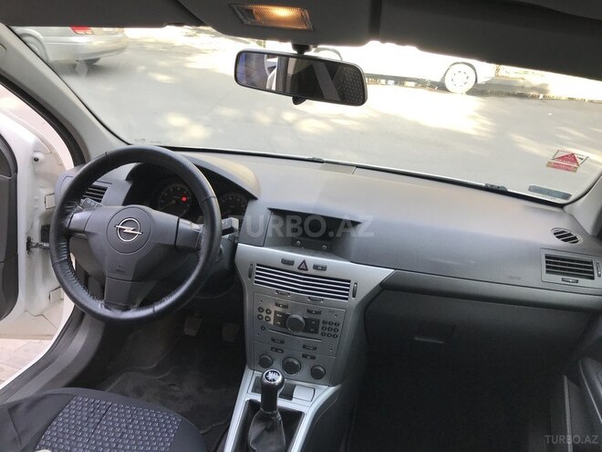 Opel Astra 2010, 137,000 km - 1.4 l - Bakı