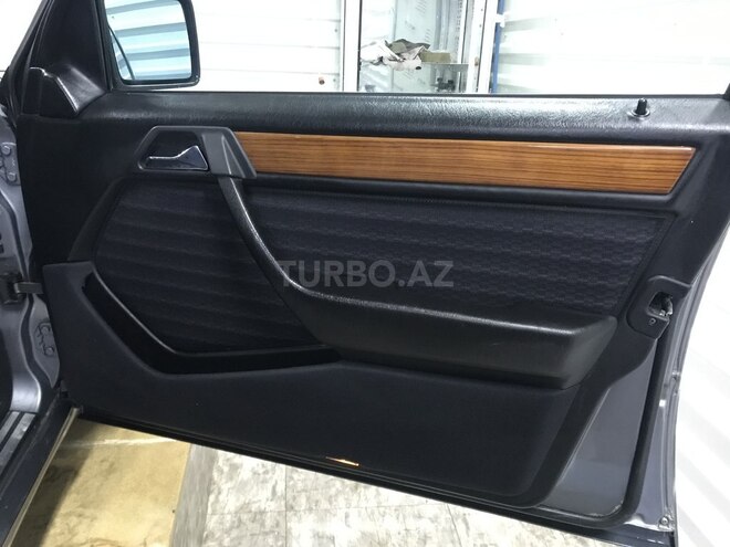 Mercedes E 230 1992, 264,000 km - 2.3 l - Bakı