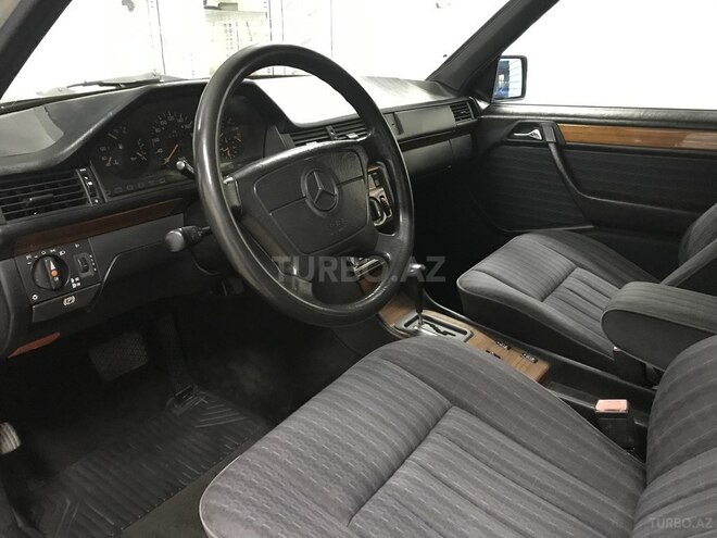 Mercedes E 230 1992, 264,000 km - 2.3 l - Bakı