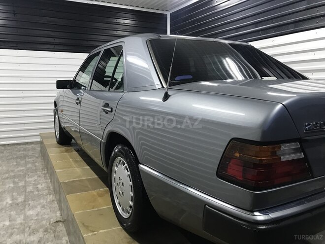 Mercedes E 230 1992, 264,000 km - 2.3 l - Bakı