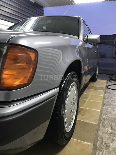Mercedes E 230 1992, 264,000 km - 2.3 l - Bakı