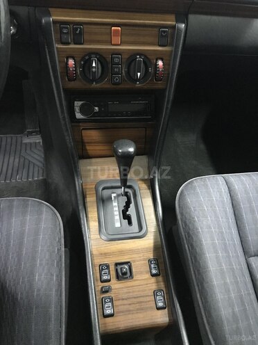 Mercedes E 230 1992, 264,000 km - 2.3 l - Bakı