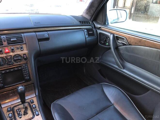 Mercedes E 270 2000, 291,000 km - 2.7 л - Şirvan