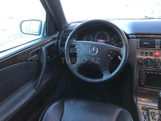 Mercedes E 270 2000, 291,000 km - 2.7 л - Şirvan