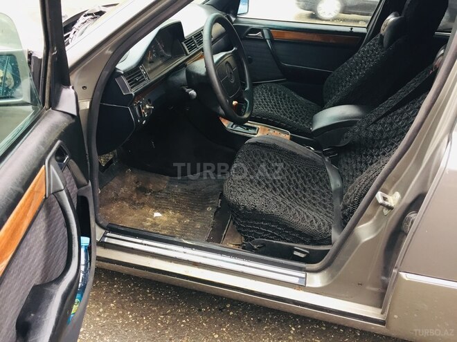 Mercedes E 220 1993, 242,041 km - 2.2 l - Sumqayıt