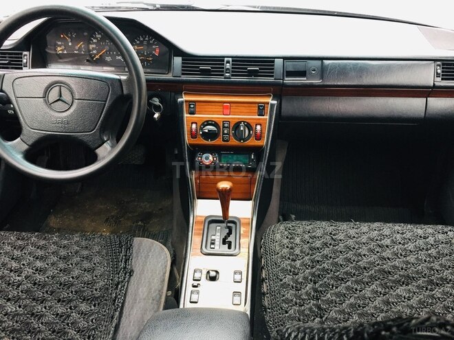 Mercedes E 220 1993, 242,041 km - 2.2 l - Sumqayıt