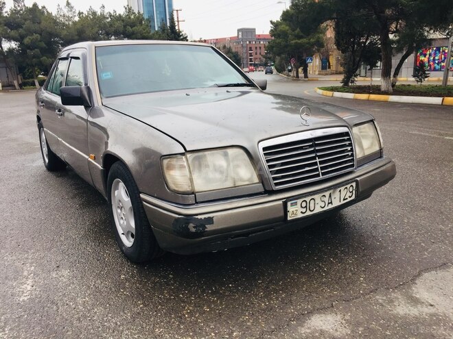 Mercedes E 220 1993, 242,041 km - 2.2 l - Sumqayıt