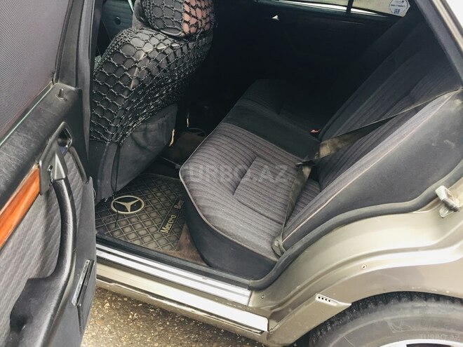 Mercedes E 220 1993, 242,041 km - 2.2 l - Sumqayıt