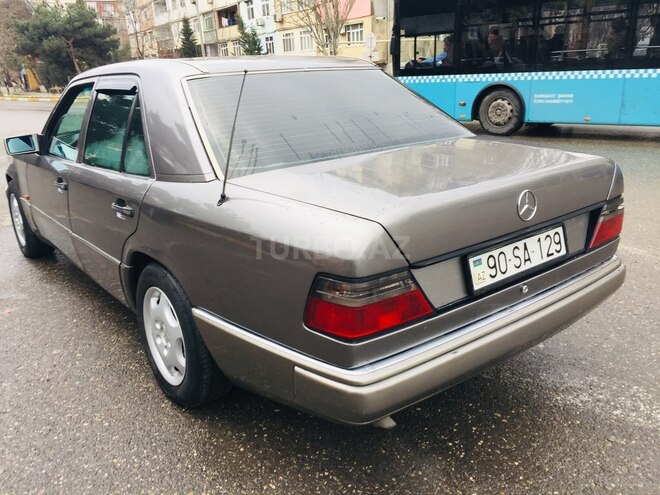 Mercedes E 220 1993, 242,041 km - 2.2 l - Sumqayıt