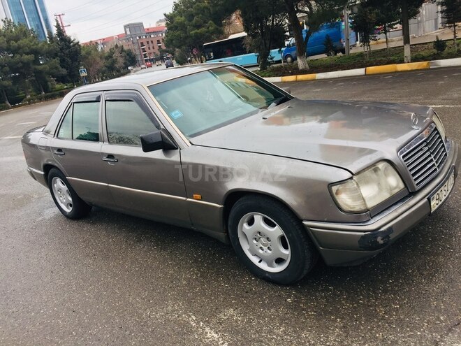 Mercedes E 220 1993, 242,041 km - 2.2 l - Sumqayıt