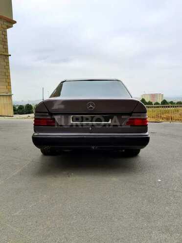 Mercedes E 230 1991, 121,213 km - 2.3 l - Bakı