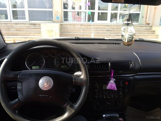 Volkswagen Passat 2002, 202,437 km - 1.8 l - Bakı