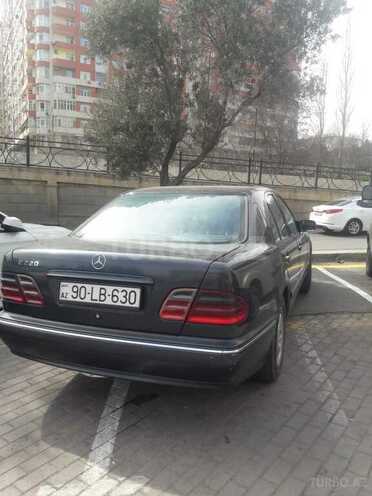 Mercedes E 220 1999, 90,000 km - 2.2 л - Bakı