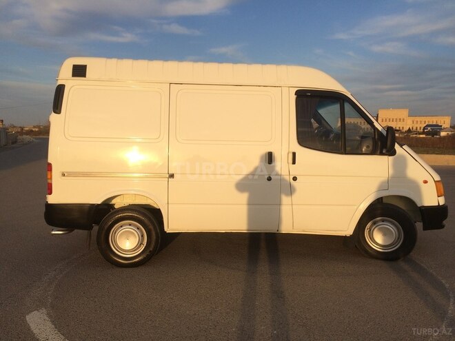 Ford Transit 2000, 370,000 km - 2.5 l - Salyan