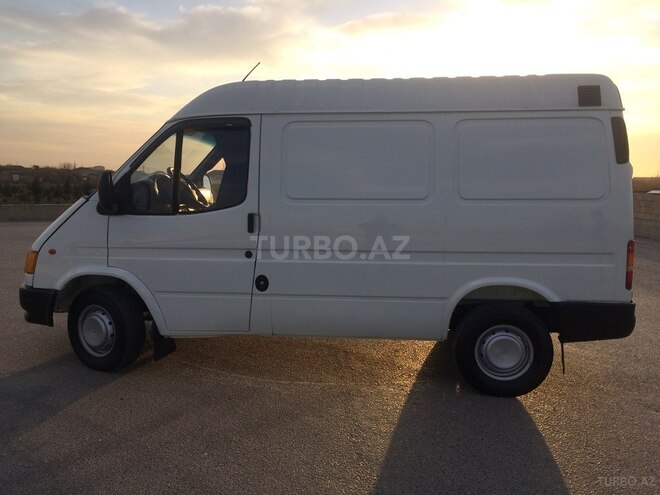 Ford Transit 2000, 370,000 km - 2.5 l - Salyan