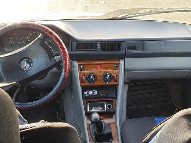Mercedes E 250 1990, 325,800 km - 2.5 l - Sumqayıt