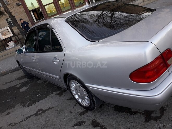 Mercedes E 200 1998, 258,655 km - 2.0 l - Bərdə