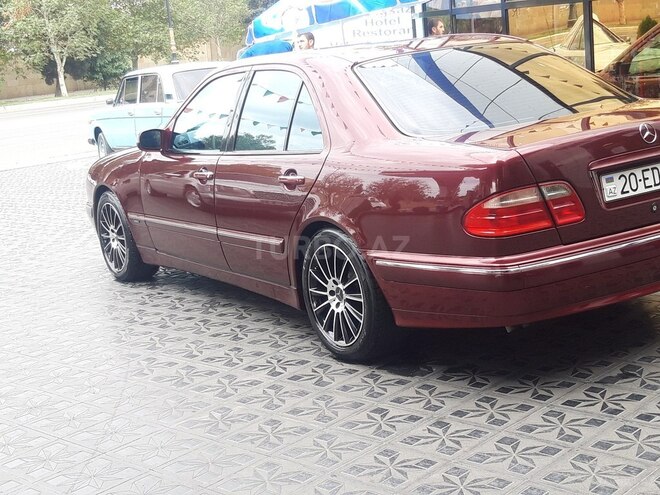 Mercedes E 240 2000, 125,072 km - 2.6 l - Samux