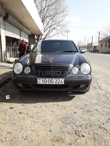 Mercedes E 220 2000, 345,216 km - 2.2 l - Tovuz