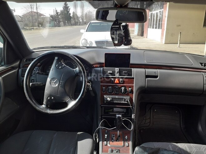 Mercedes E 220 2000, 345,216 km - 2.2 l - Tovuz