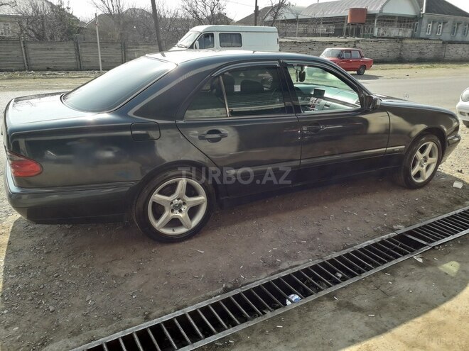 Mercedes E 220 2000, 345,216 km - 2.2 l - Tovuz