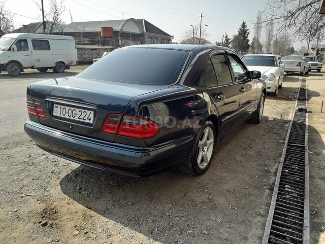 Mercedes E 220 2000, 345,216 km - 2.2 l - Tovuz