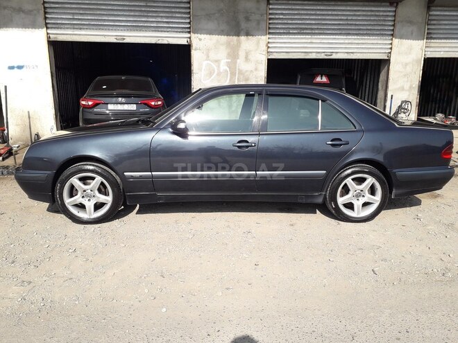Mercedes E 220 2000, 345,216 km - 2.2 l - Tovuz