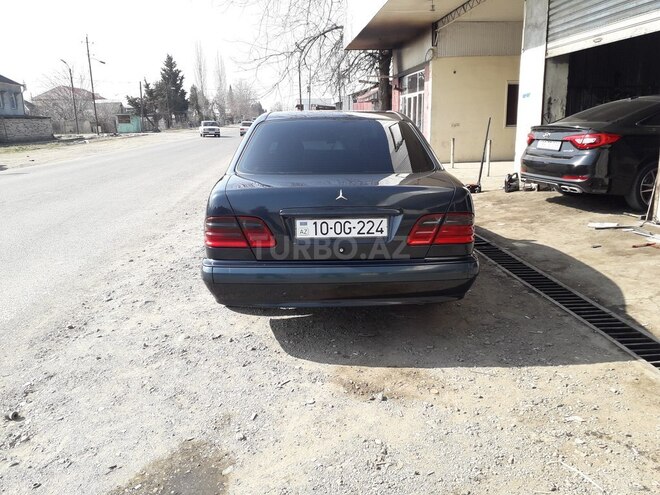 Mercedes E 220 2000, 345,216 km - 2.2 l - Tovuz
