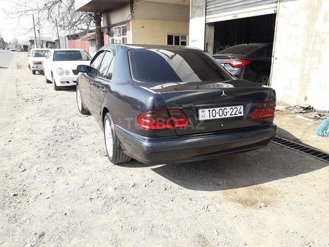Mercedes E 220 2000, 345,216 km - 2.2 l - Tovuz