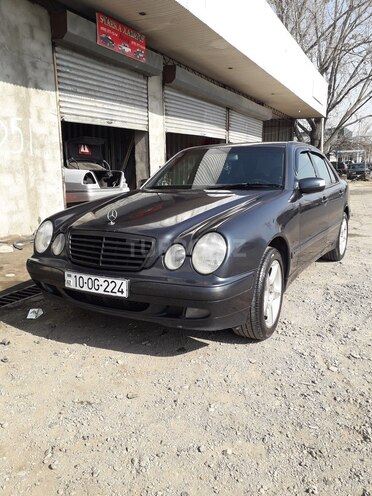 Mercedes E 220 2000, 345,216 km - 2.2 l - Tovuz