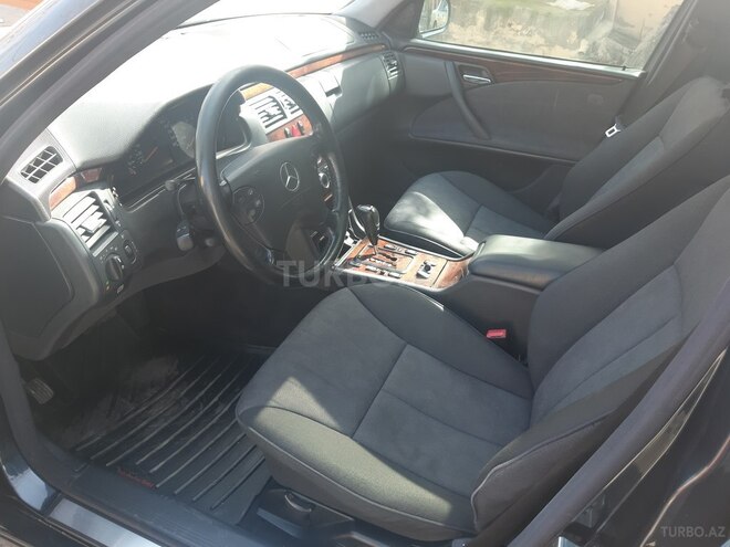 Mercedes E 240 2001, 35,000 km - 2.4 l - Bakı