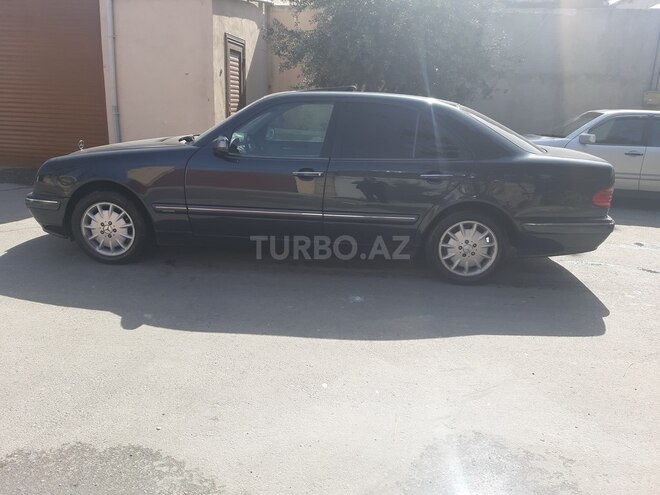 Mercedes E 240 2001, 35,000 km - 2.4 l - Bakı