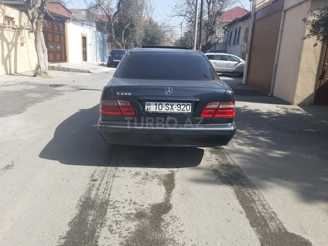 Mercedes E 240 2001, 35,000 km - 2.4 l - Bakı